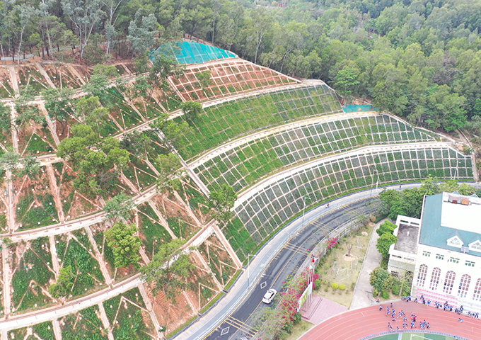 龙城公园余石岭路段边坡应急整治工程